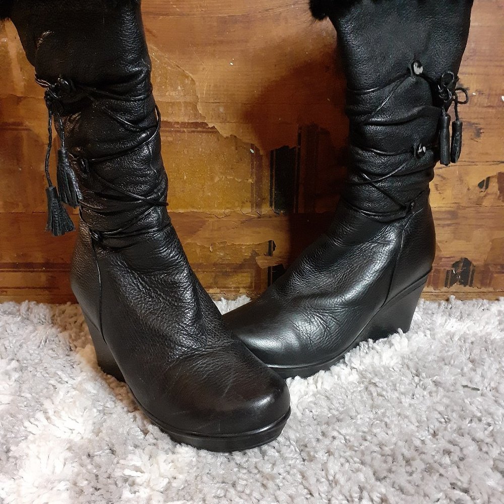 Gotti Leather Wedge Fur Trim Lace Up Tassel Boots 8.5
